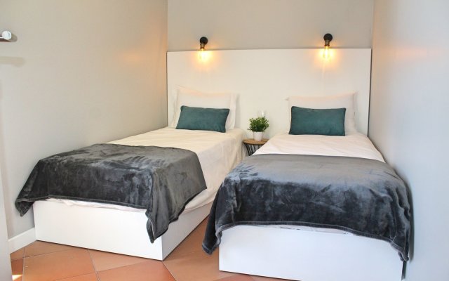 In Sunny Madalena Do Mar Bay, 2-Bedroom Refurbished Apartment   Atlantic View