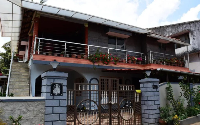 Srinikethana Home Stay with Swimming Pool