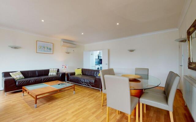 Hertford Court