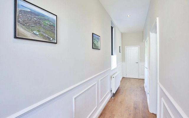 Host Stay The Lobster Holiday Inn