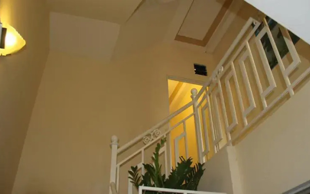 House Backpackers
