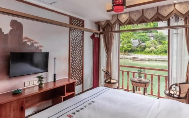 Easy Stay River View Hotel