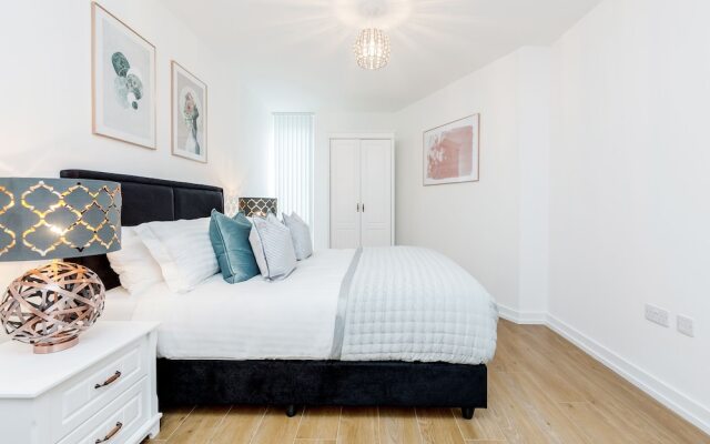 Superior Apartment Bracknell Centre