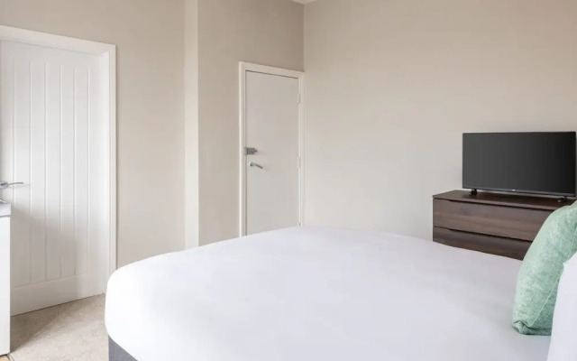 Host Stay Clifton Studio 2