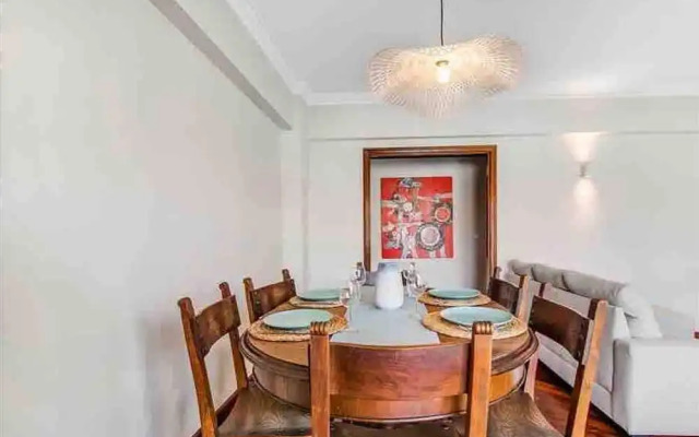 Bright Flat by Carcavelos Beach With Fast Wi-fi