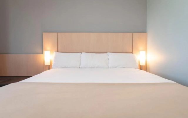 Ibis Pilar