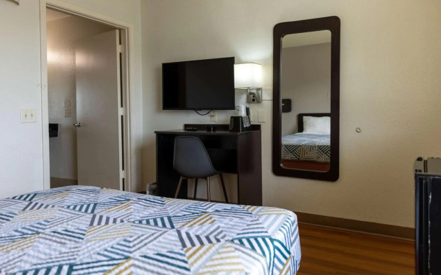Motel 6 Lufkin, TX