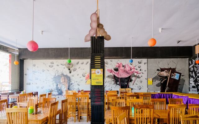 Asembagus Family by OYO Rooms