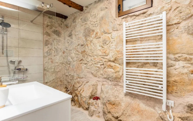 Stylishly Decorated Apartment With Private Terrace