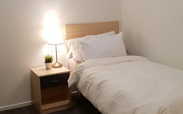 2 bedrooms CBD FREE Tram apartment (Melb Central, China Town, Queen Victoria Market, Melbourne University, RMIT, etc) – Guest Rooms – Melbourne