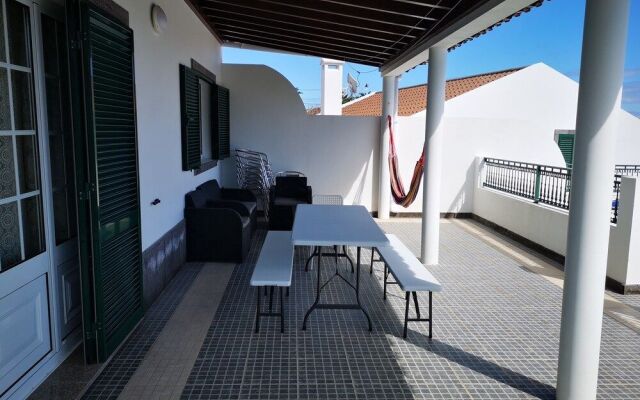 Holiday Home 2 Minutes From the Beach and Close to Major Tourist Attractions!
