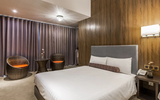 Mayer Inn