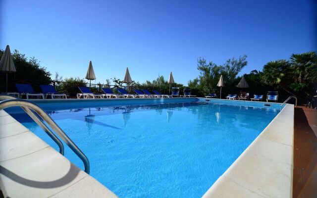 Grand Hotel Villa Parisi