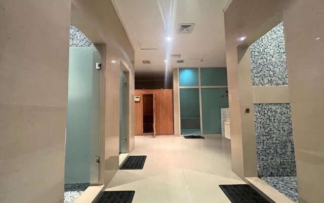 White luxury Suite hotel