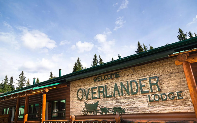Overlander Mountain Lodge