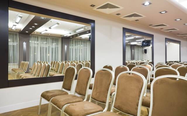 Ikar Hotel