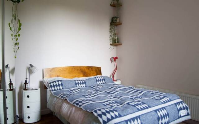 Artistic Modern 1 Bedroom Flat in Clapton