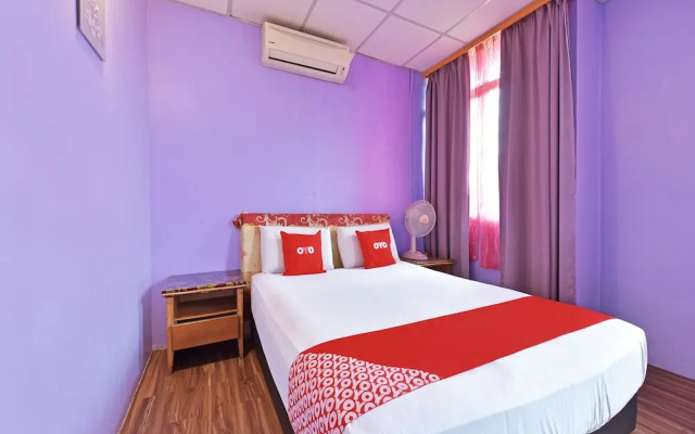 OYO 90846 Hotel Akasia