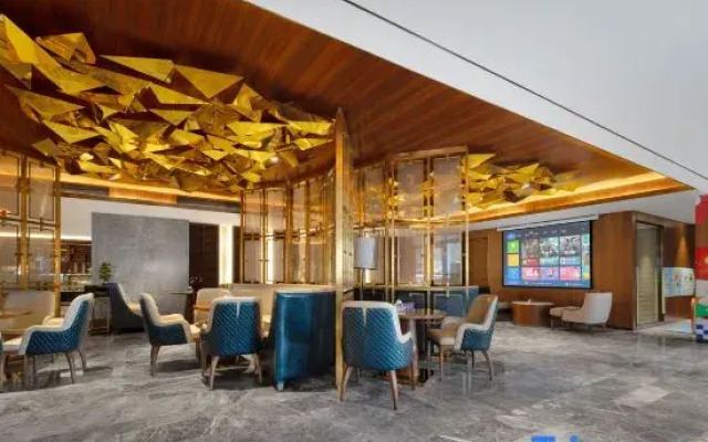 Royal•Garden Hotel