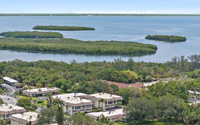 Serenity On Sutton 2 Bedroom Townhouse by RedAwning
