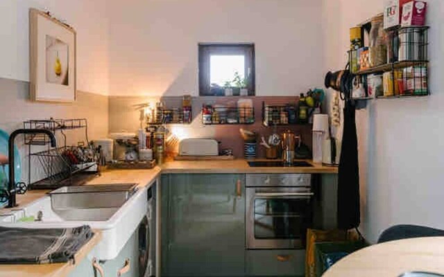 Cosy Wooden Cabin and Bell Tent in Leafy Budapest