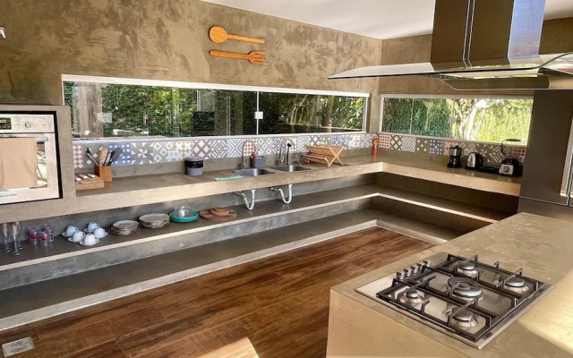 Casa c/ Piscina Privativa, 3 Suítes Sala integrada