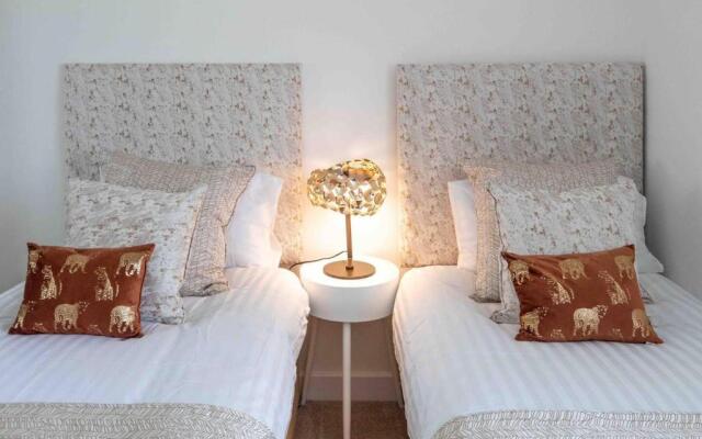 Spacious 2 Bedroom Modern Apartment in Inverness