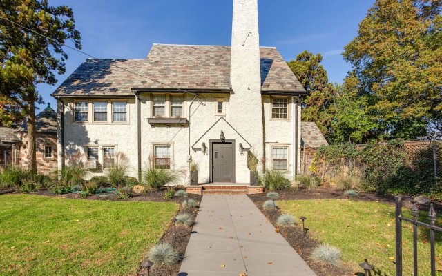 Spacious New Jersey Home: Pool & Fire Pit!