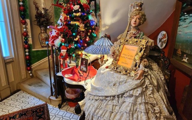 House of 1833 Bed & Breakfast & Gardens