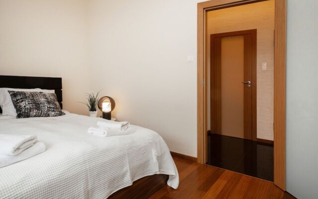 Apartment Jeziorańskiego by Renters