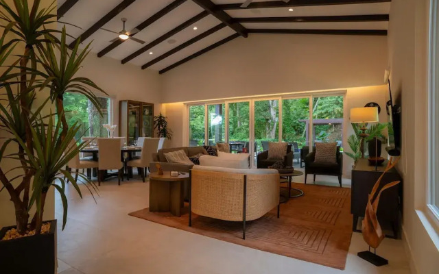 - Casa Cenizaro Six Bedroom Private Pool Family