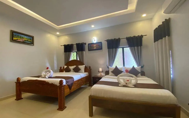 Two Moons Hotel - Hostel