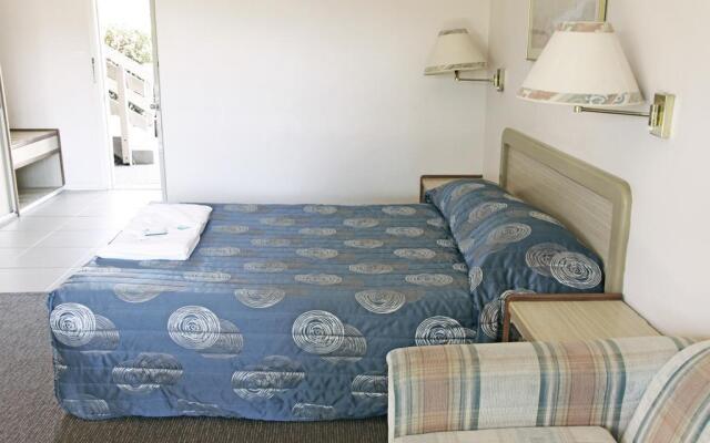 The Glades Country Club Motor Inn