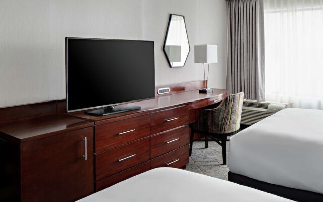 DoubleTree by Hilton Fairfield Hotel & Suites