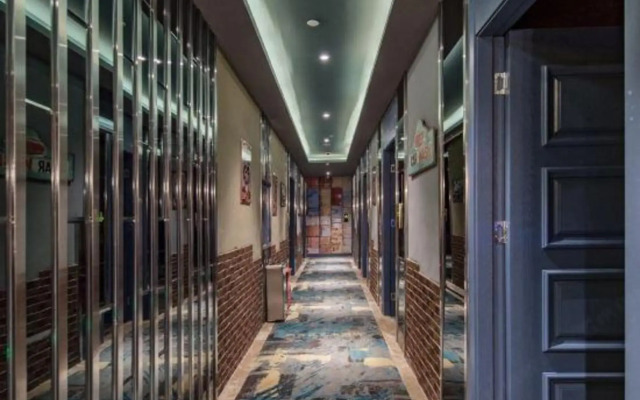 Love You Hotel (Chongqing Huangnibang Metro Station)