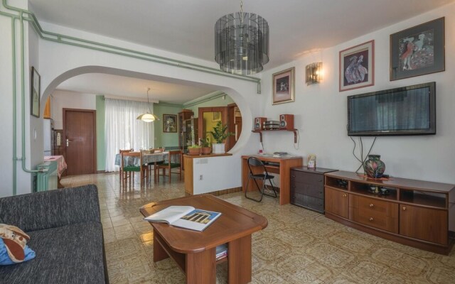 Beautiful Apartment in Banjole With 2 Bedrooms, Wifi and Outdoor Swimming Pool
