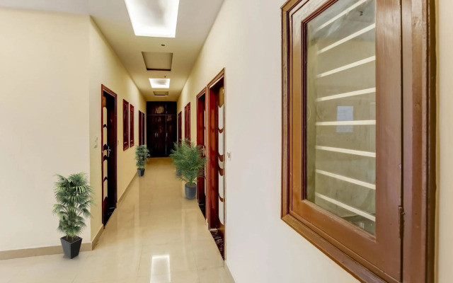 OYO Flagship 70098 Moon Trip