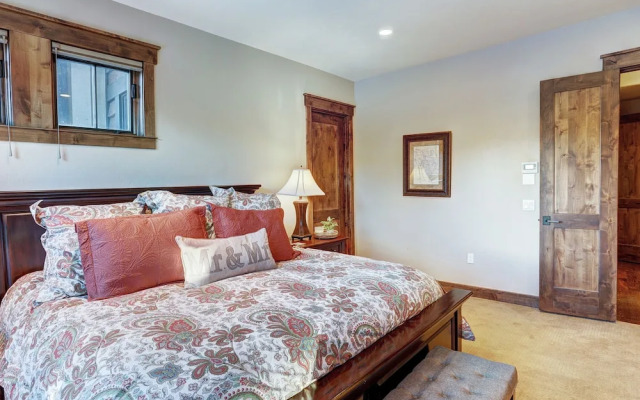 Lone Star Lodge 3 Bedroom Townhouse by RedAwning