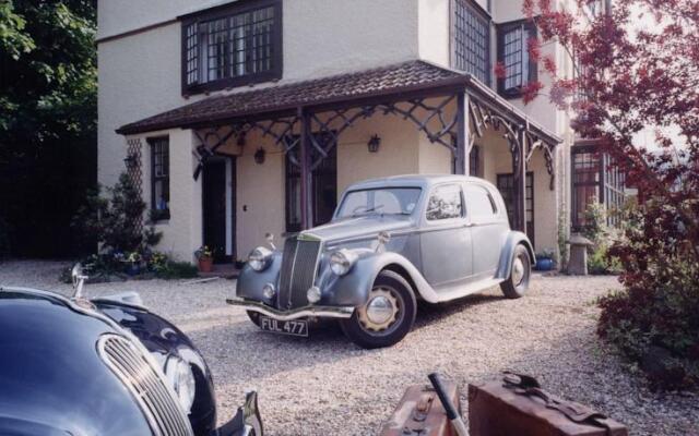 The Oaks Hotel