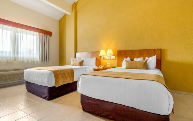 Comfort Inn Puerto Vallarta Golfside & Marina