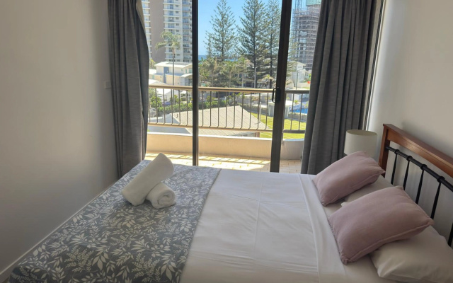 Aristocrat Apartments – Guest Rooms – Gold Coast