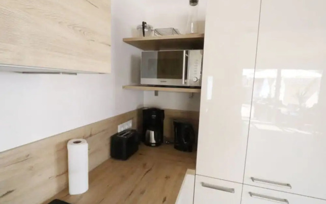 Welcoming Apartment Near Lake