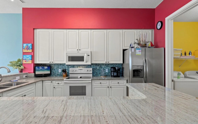 Beachfront Luxury 2Bd 2Ba Condo With Balcony! Sleeps 6!