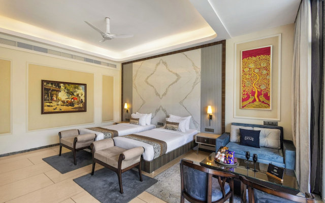 Mountain Creek 7BHK Villa by ELIVAAS