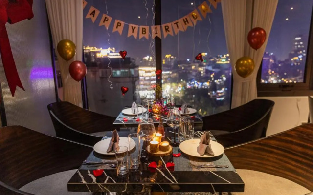 Le Premier Hotel & Rooftop Bar