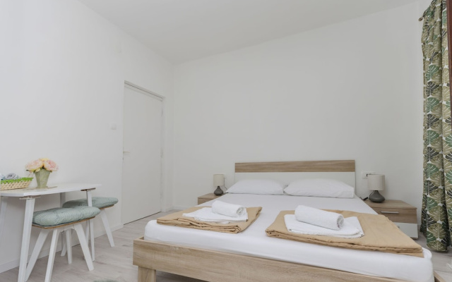 Apartments and Rooms Bepina