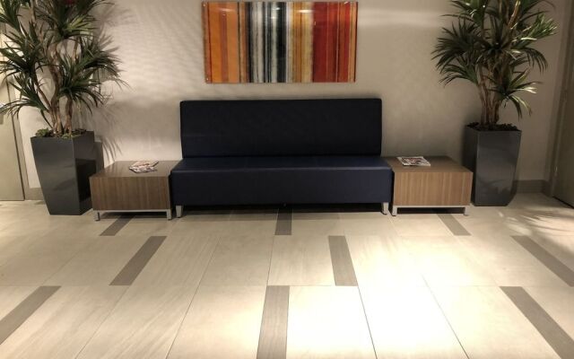 Prime Location Westwood Apartment 409w