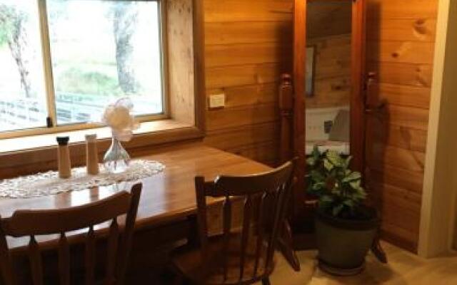 Springmead Rustic Cabin