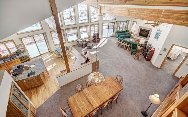 Evans Mountain Lodge