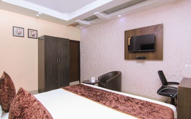 OYO 11532 Hotel SR Grand